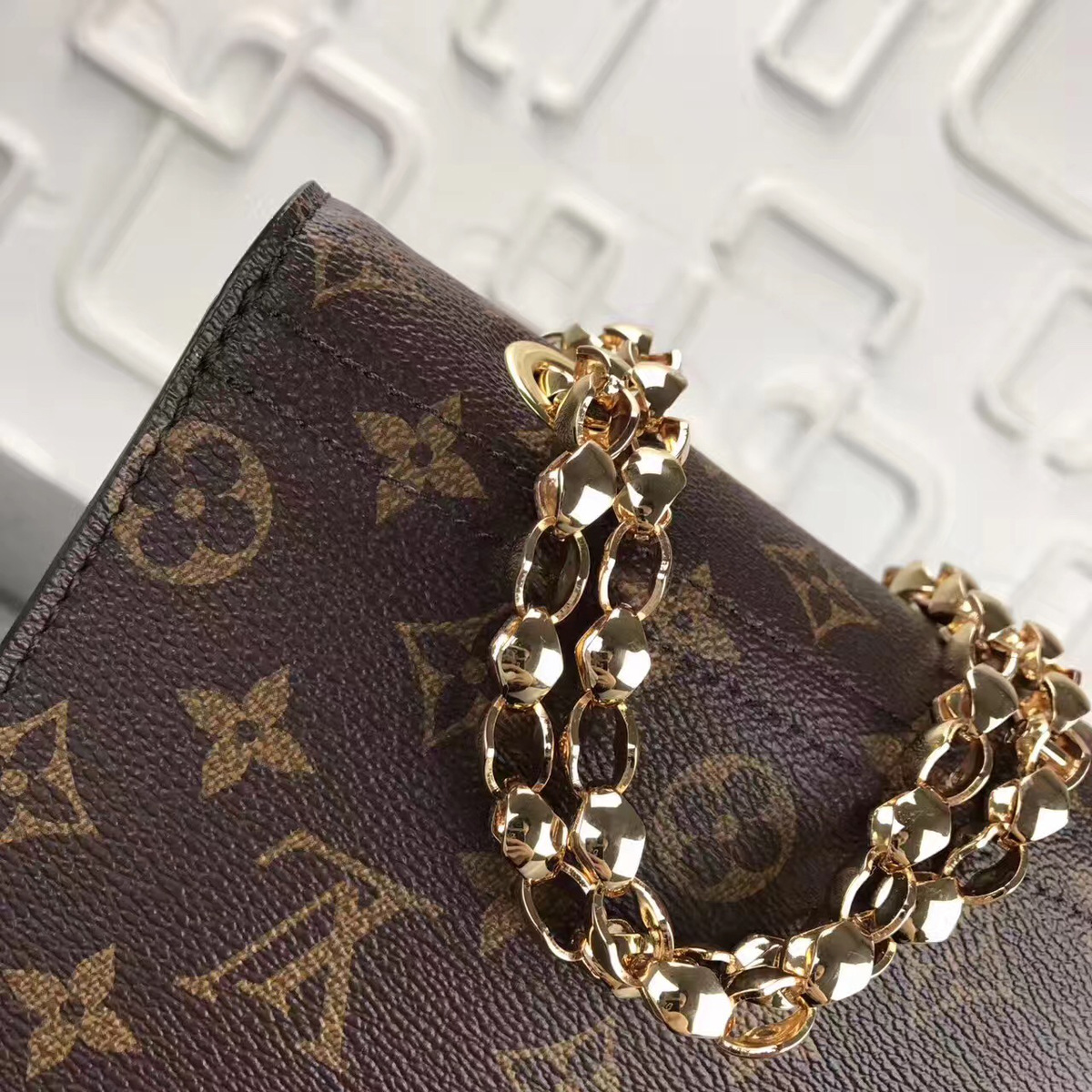 L0vis Vvtt0n original Monogram canvas chain bag with amaranthVICTOIRE handbag M41731