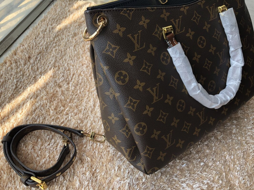 L0vis Vvtt0n Monogram Pallas in Black M40906