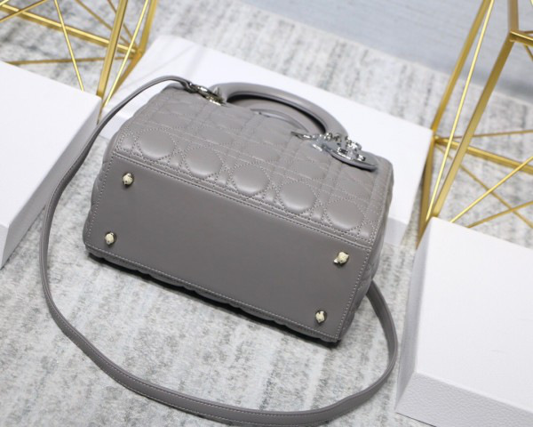 D10r Lady Gray Handbag With Silver Hardware 24CM