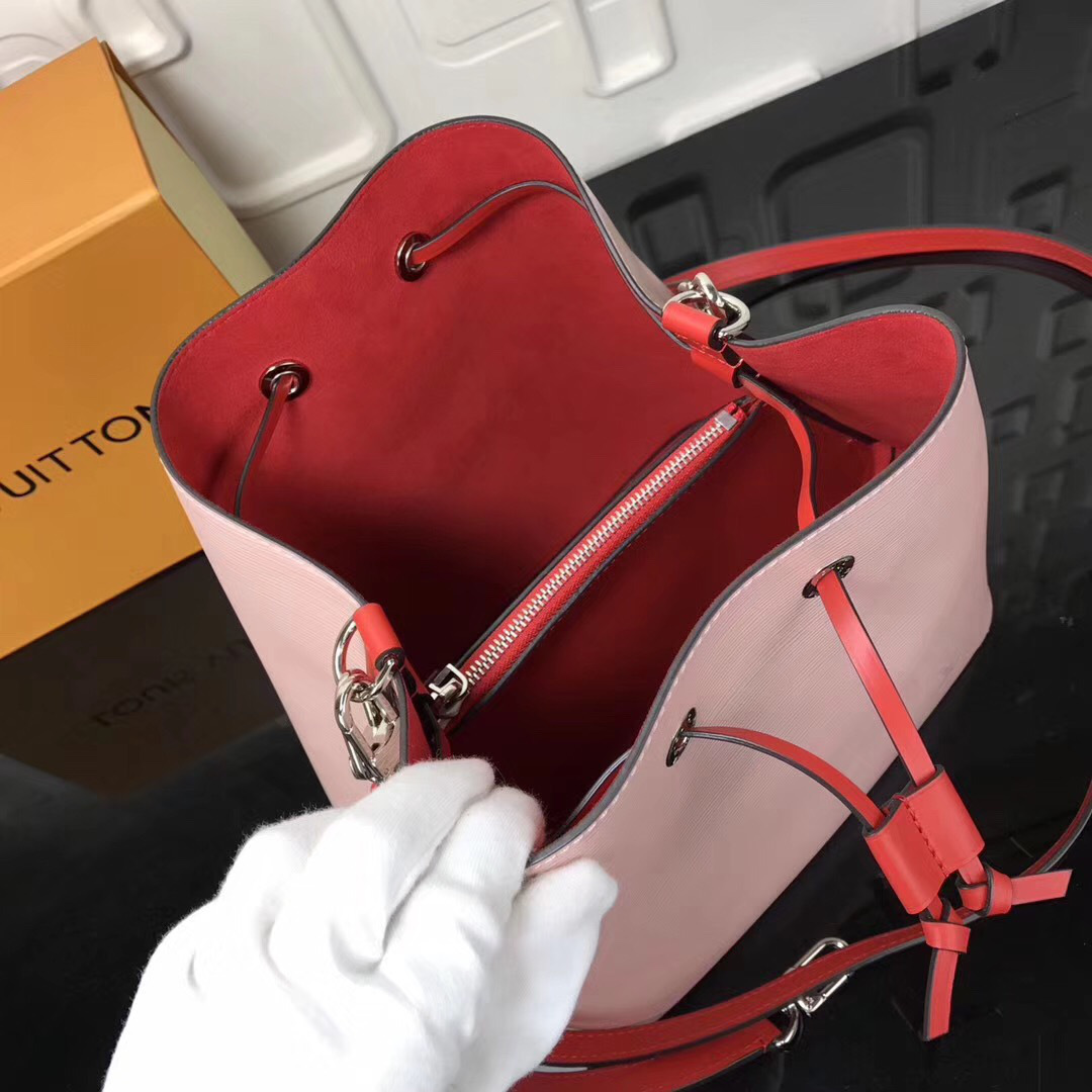 L0vis Vvtt0n Lockme Bucket EPI Leather in Pink