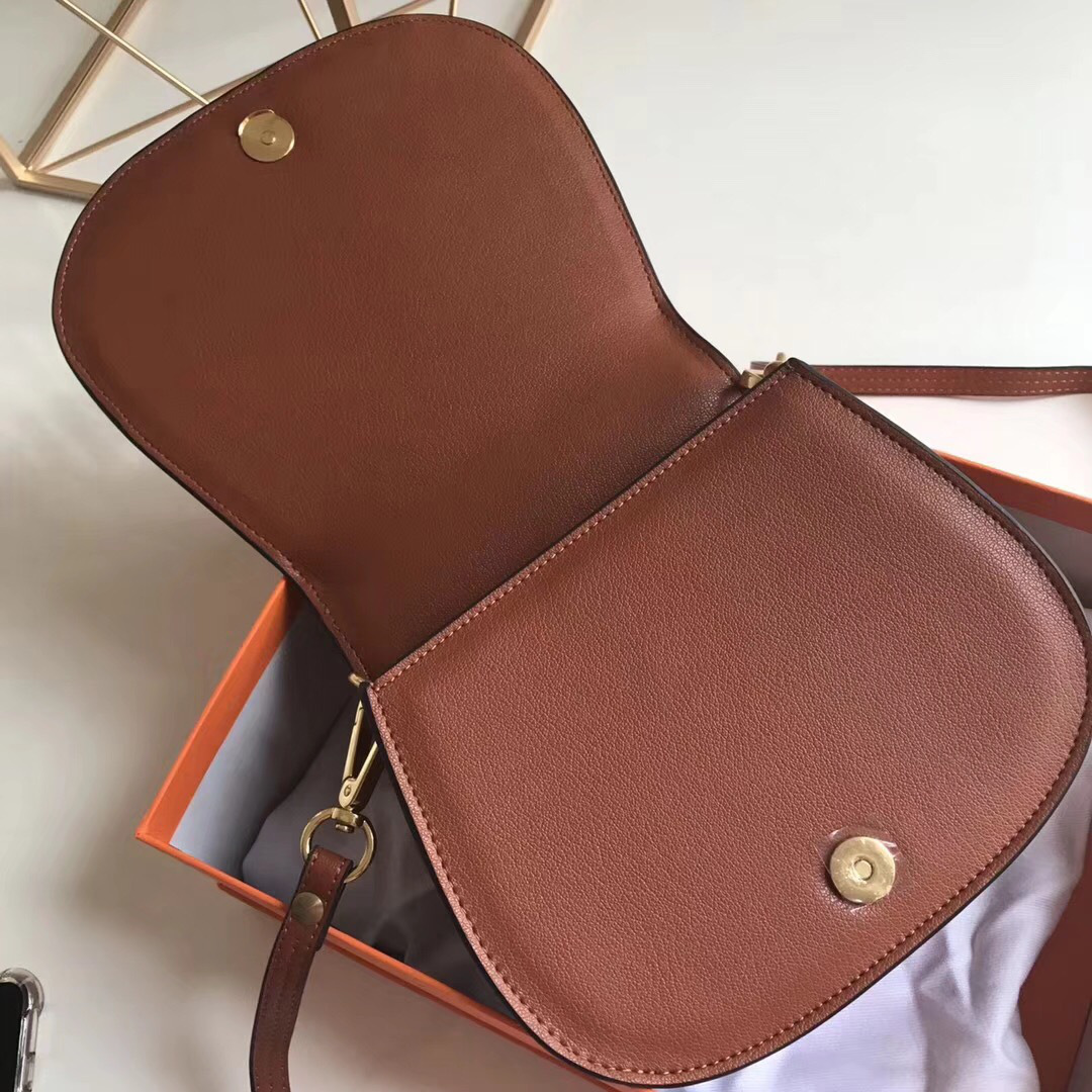Chloe Medium Nile Bracelet Leather Crossbody Bag in Brown