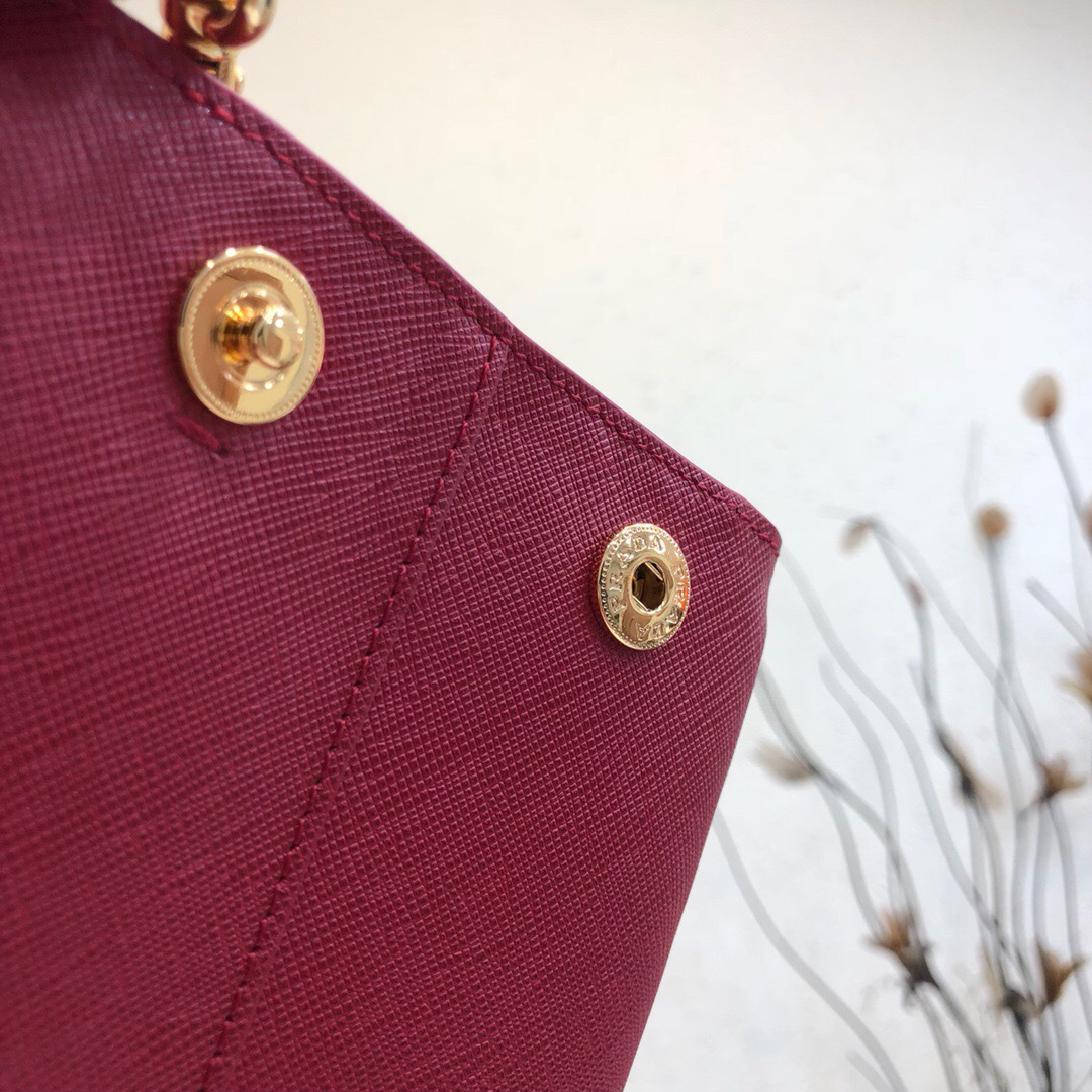 Pra*a Galleria Saffiano Leather Bag in Red
