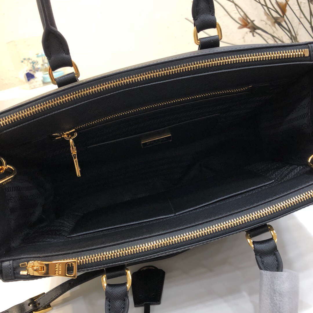 Pra*a Galleria Saffiano Leather Bag in Black