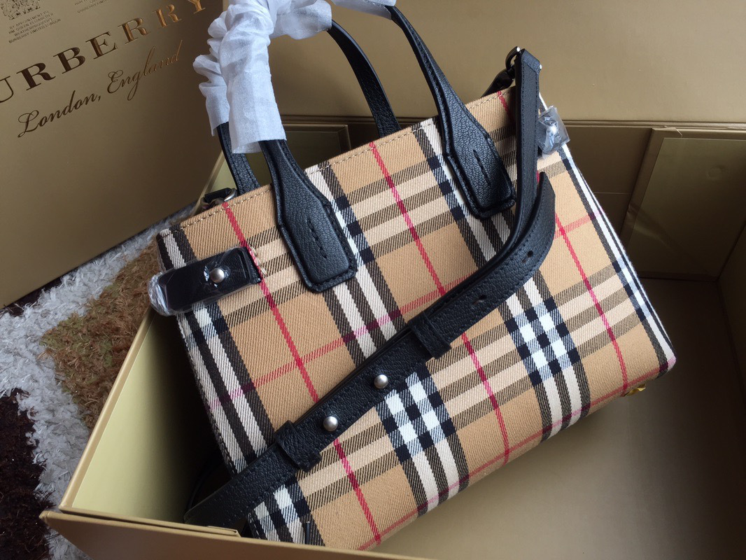 Bv*b*rry Tote Vintage Small Handbag in Black