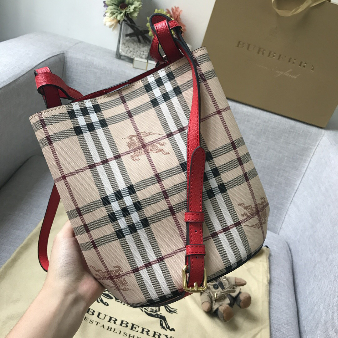 Bv*b*rry Haymarket Bucket bag in Red