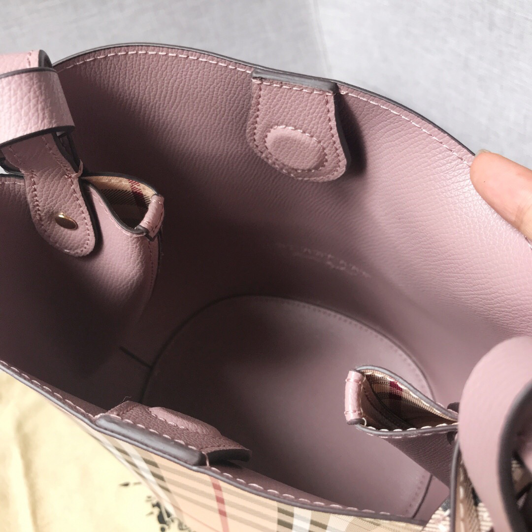 Bv*b*rry Haymarket Bucket bag in Pink