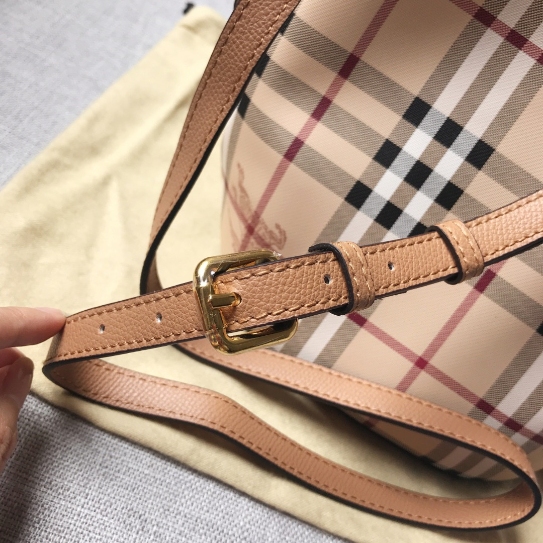 Bv*b*rry Haymarket Bucket bag in Khaki