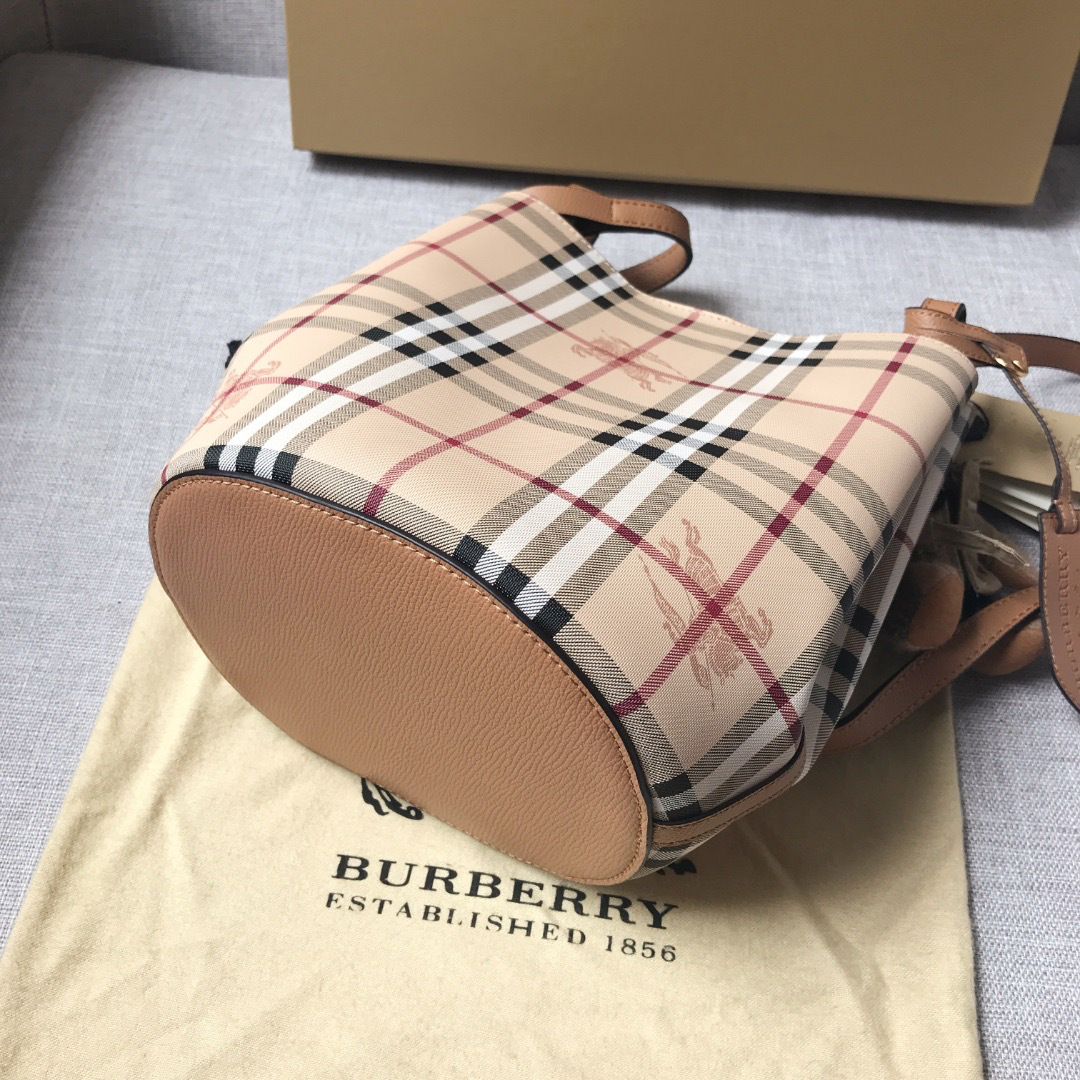 Bv*b*rry Haymarket Bucket bag in Khaki