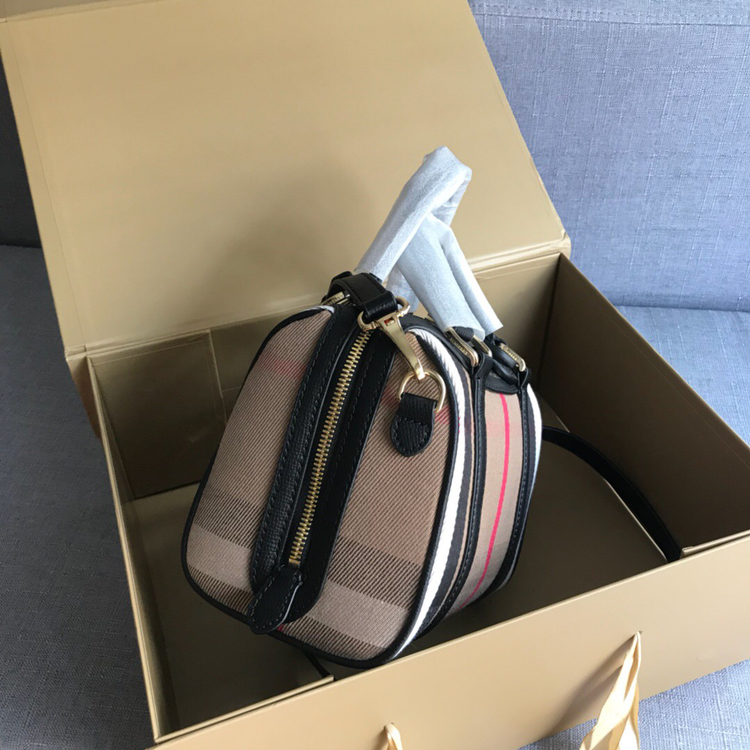Bv*b*rry Original Classic Check bag in Black