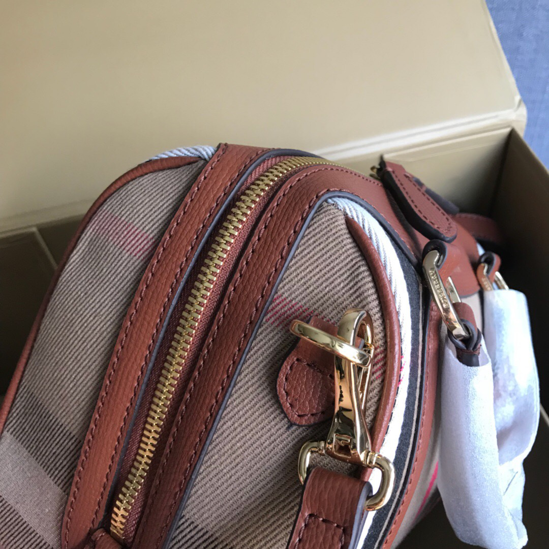 Bv*b*rry Original Classic Check bag in Brown
