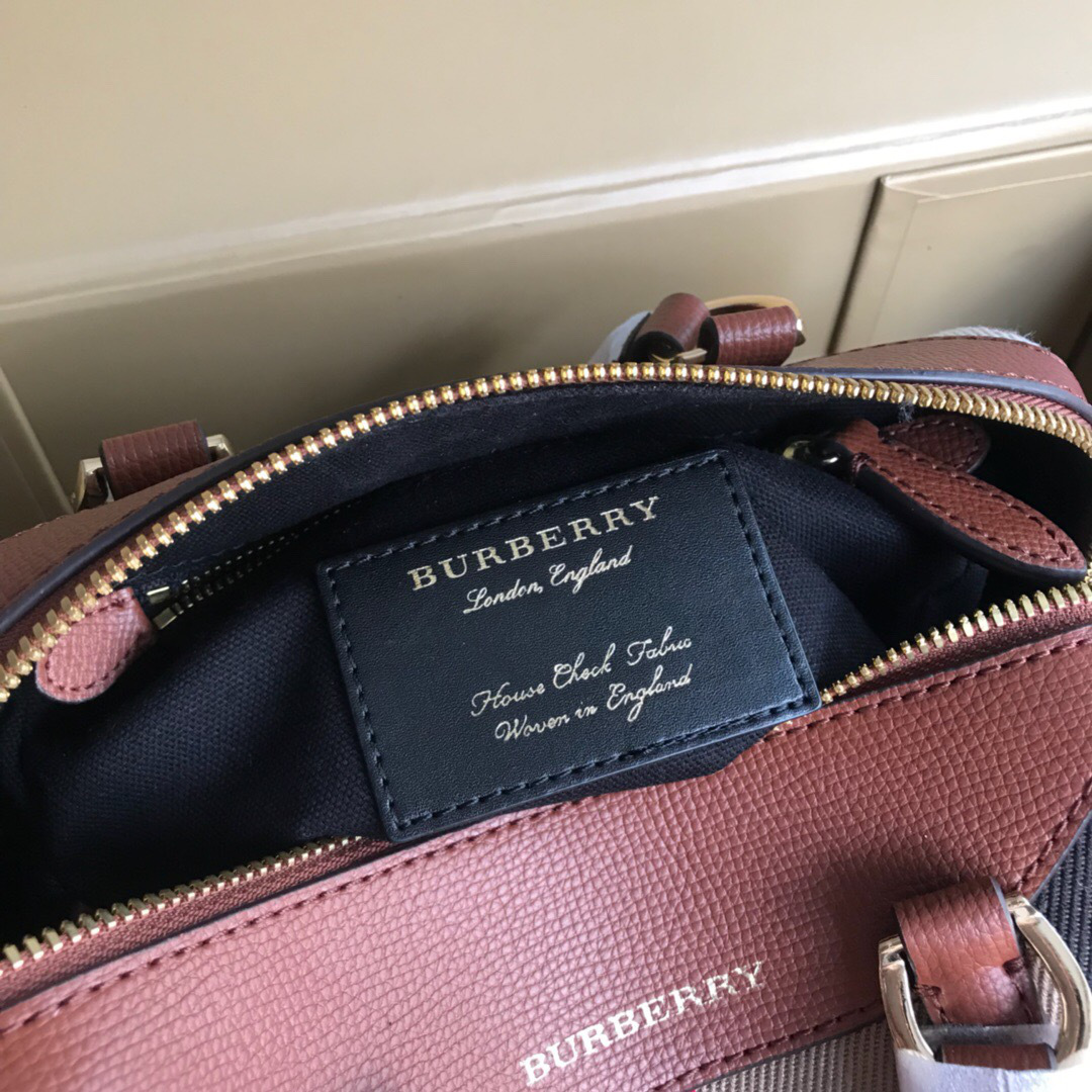 Bv*b*rry Original Classic Check bag in Brown