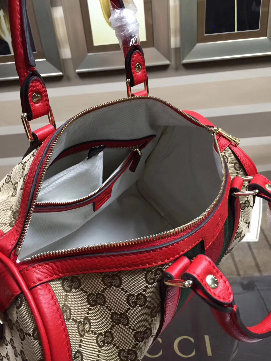 Gvc*1 Webby Speedy Canvas Cross Body Bag in Red