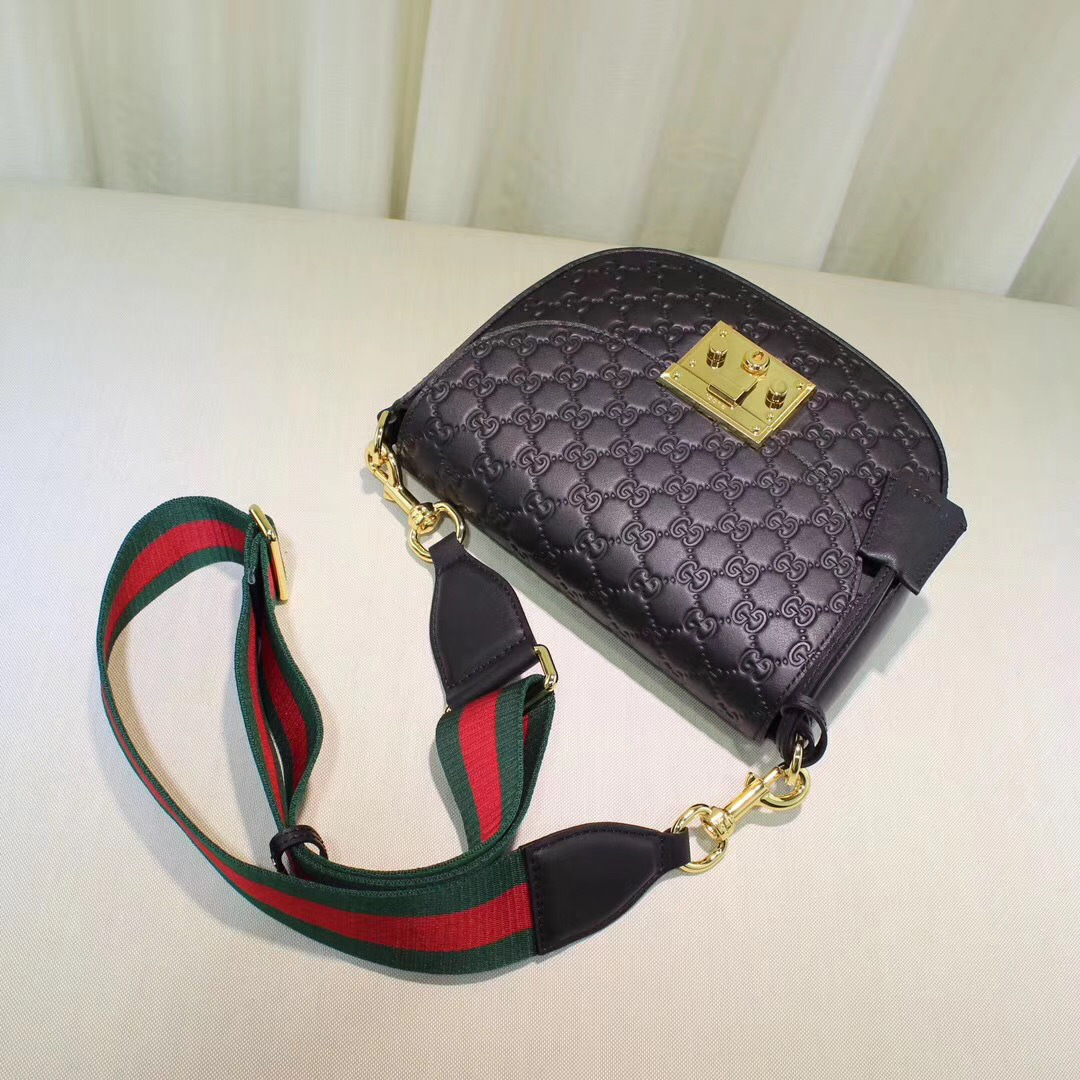 Gvc*1 Padlock Leather shoulder bag for Women in Black