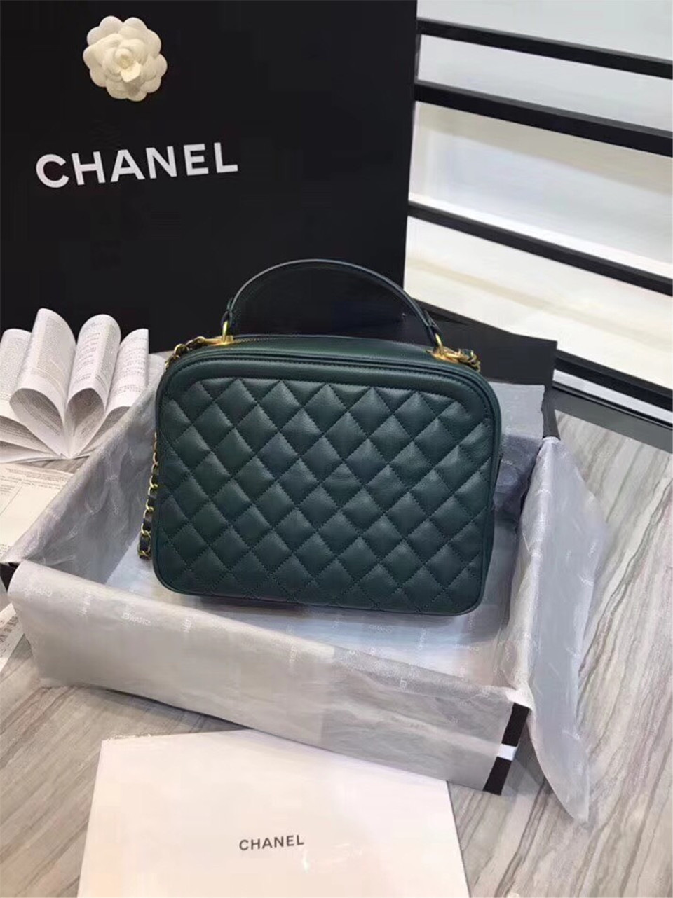 Ch**el Women Hnagbags Green A57906