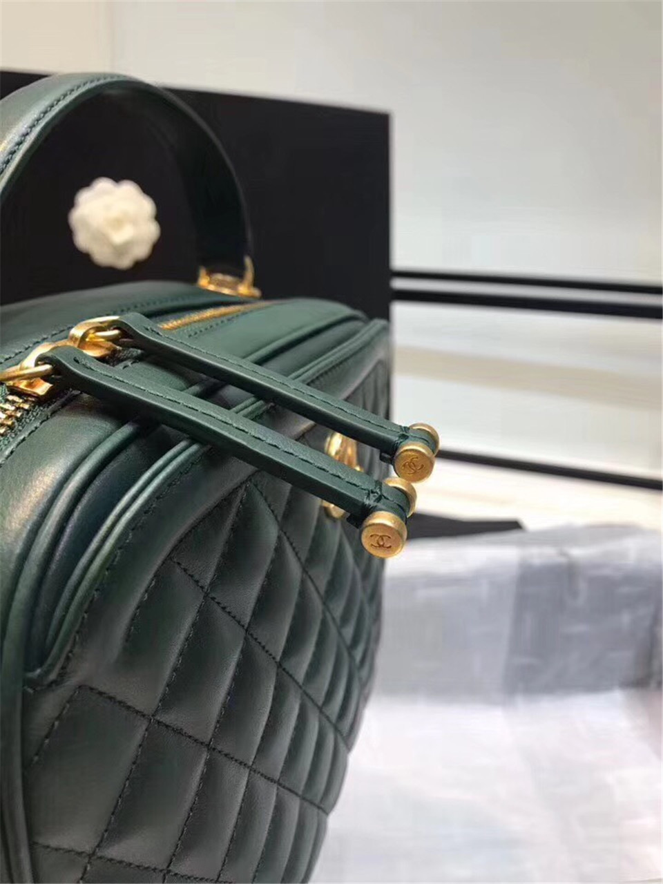 Ch**el Women Hnagbags Green A57906