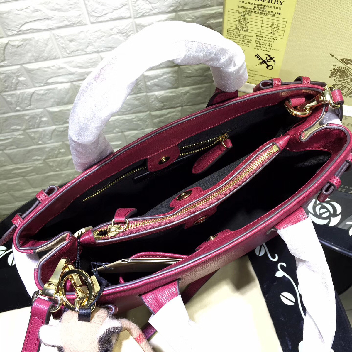 Bv*b*rry Classic Leather Tote Bag with Burgundy