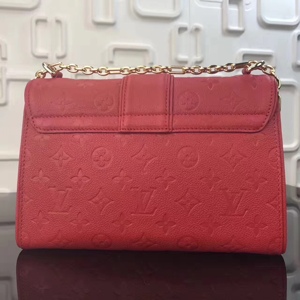 L0vis Vvtt0n Chain handbag M43393 Red