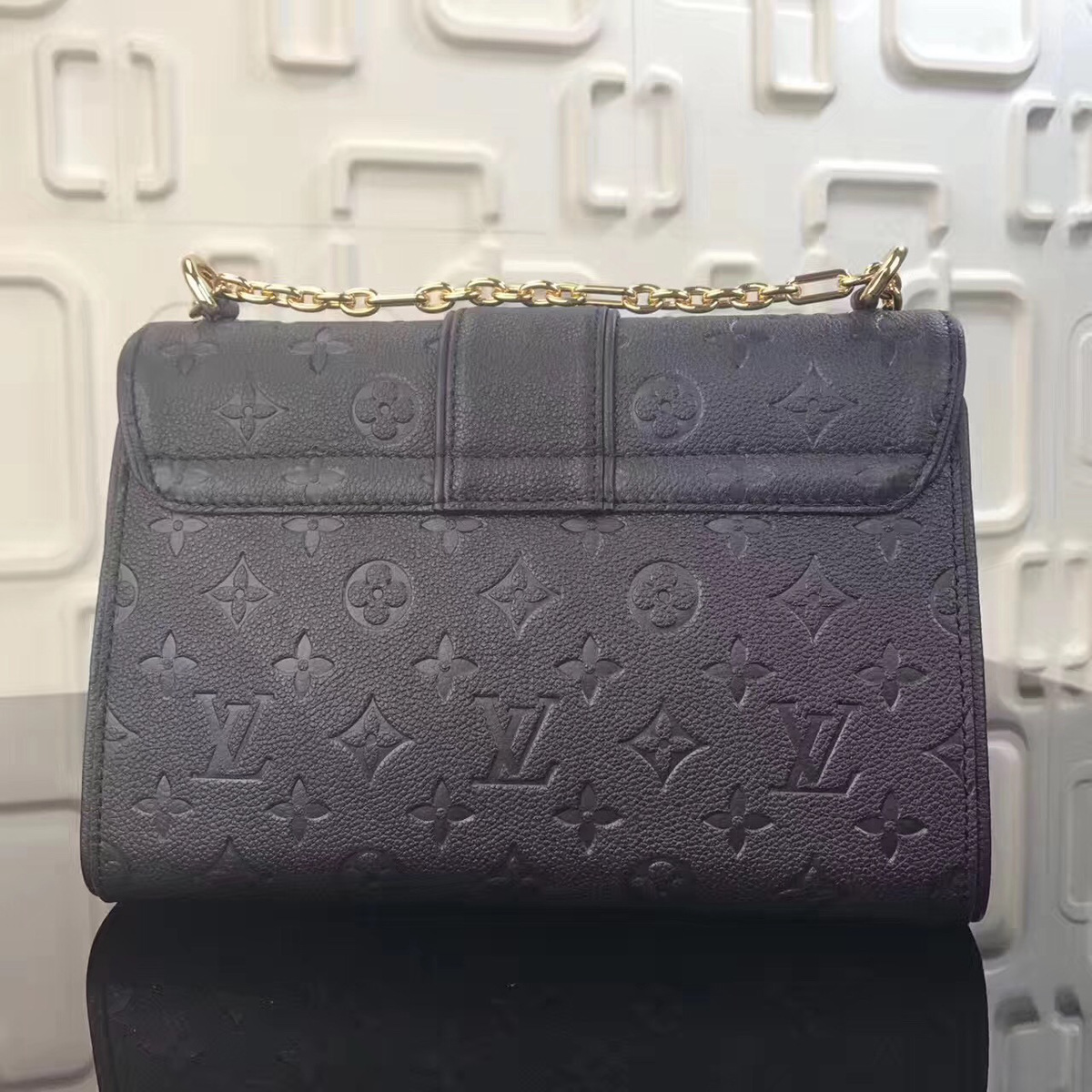 L0vis Vvtt0n Chain handbag M43393 Black