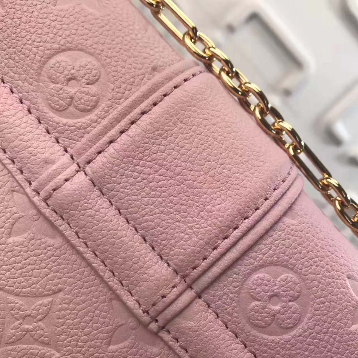 L0vis Vvtt0n Chain handbag M43393 Pink