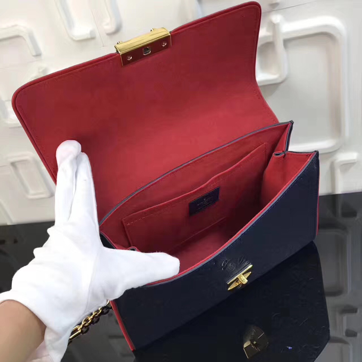 L0vis Vvtt0n Chain handbag M43393 Navy blue