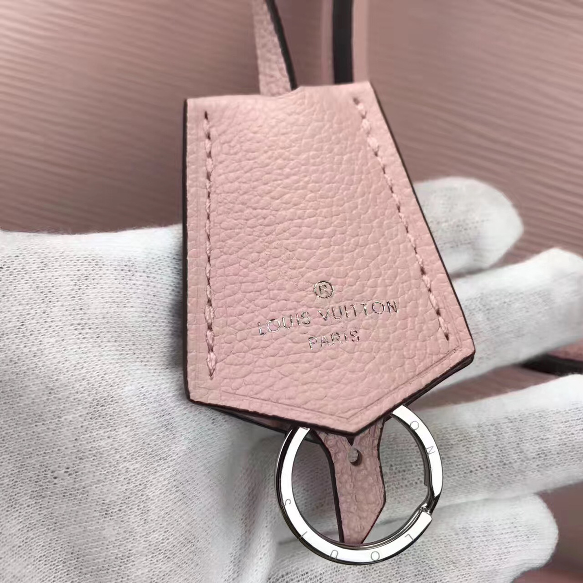 L0vis Vvtt0n Vaneau Cuir Ecume Leather Handbag Pink