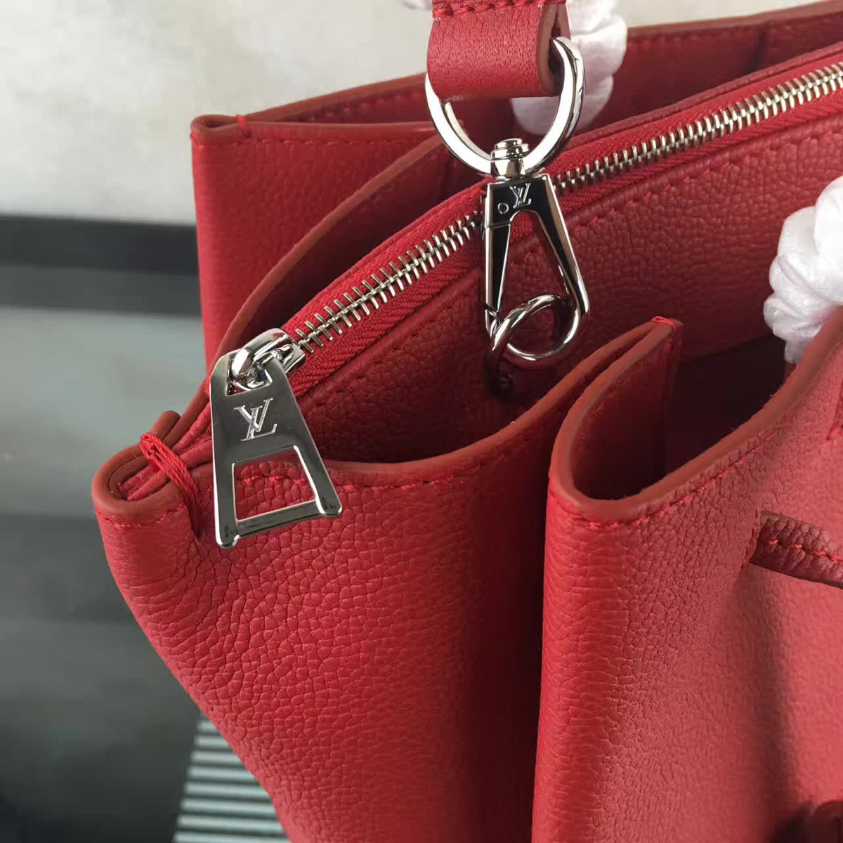 L0vis Vvtt0n Lockmeto Calfskin Handbags Red M54570