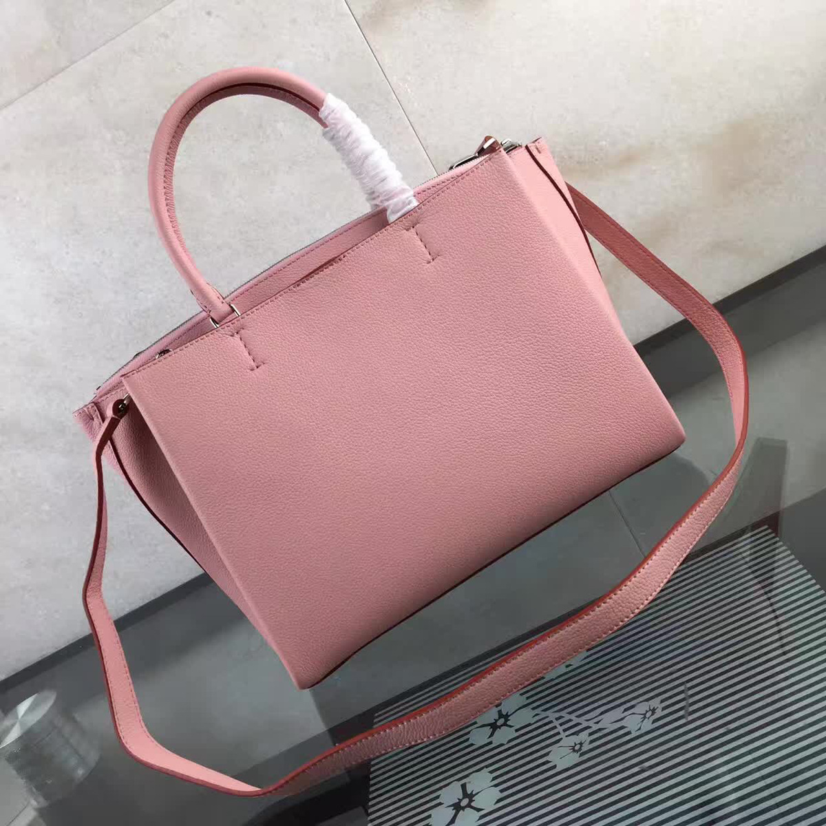 L0vis Vvtt0n Lockmeto Calfskin Handbags Pink M54570