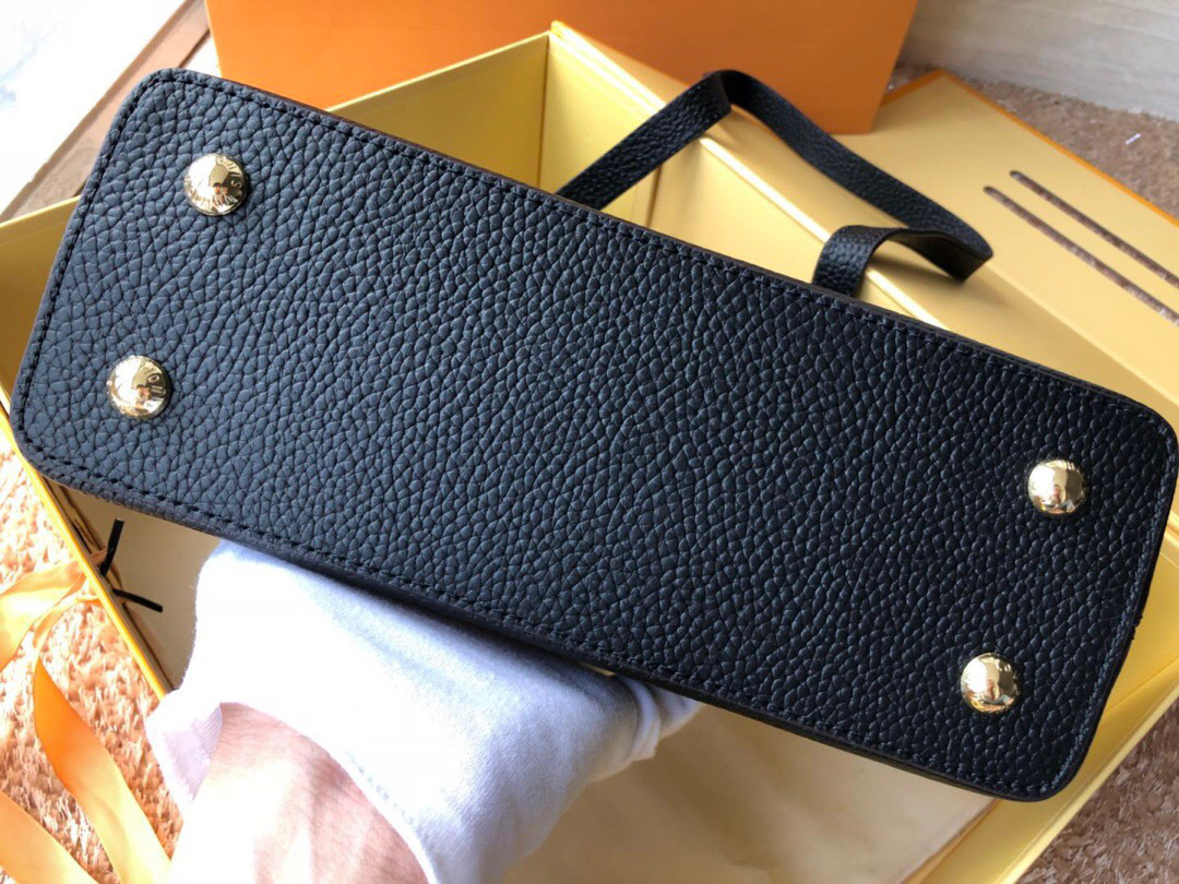 L0vis Vvtt0n Leather Capucines Bag N94519 Black