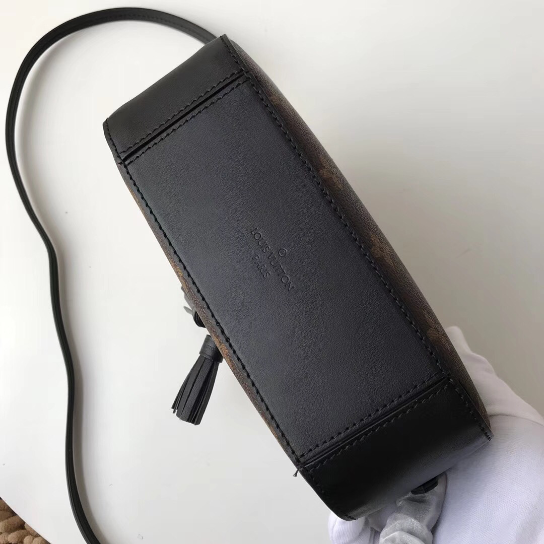 L0vis Vvtt0n Monogram Saintonge Black Handbag M43559 Bagsaa