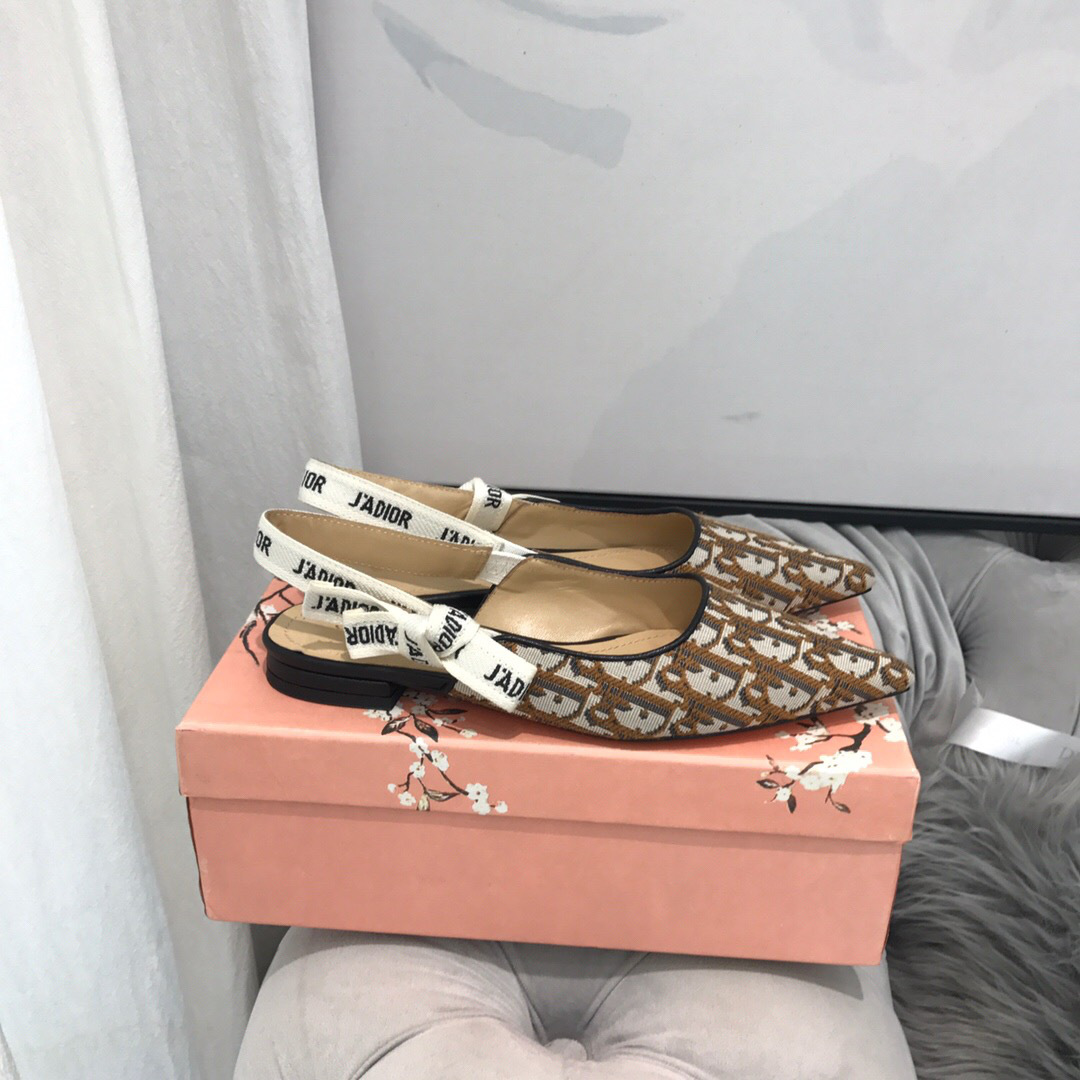 D10r Yellow Flat shoes
