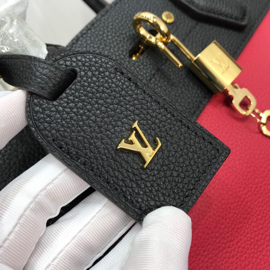 L0vis Vvtt0n 2019SS Mini Calfskin handbag Rose red