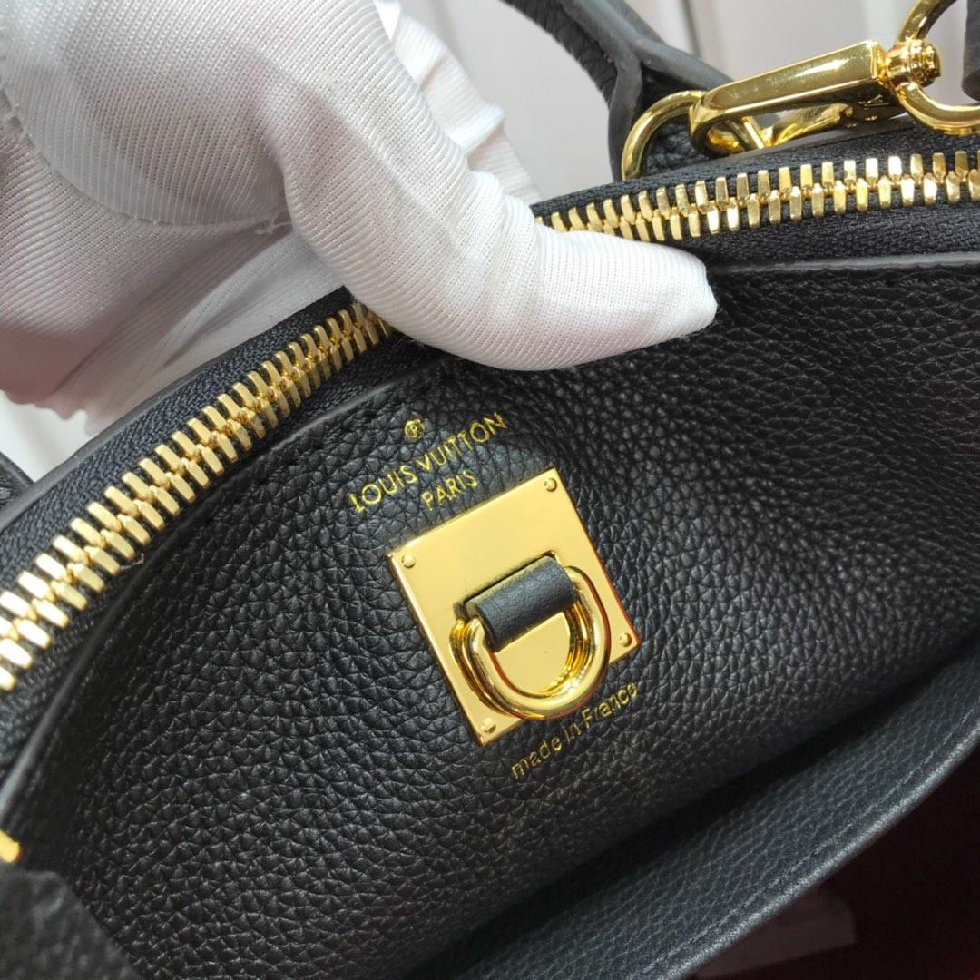 L0vis Vvtt0n 2019SS Mini Calfskin handbag Rose red