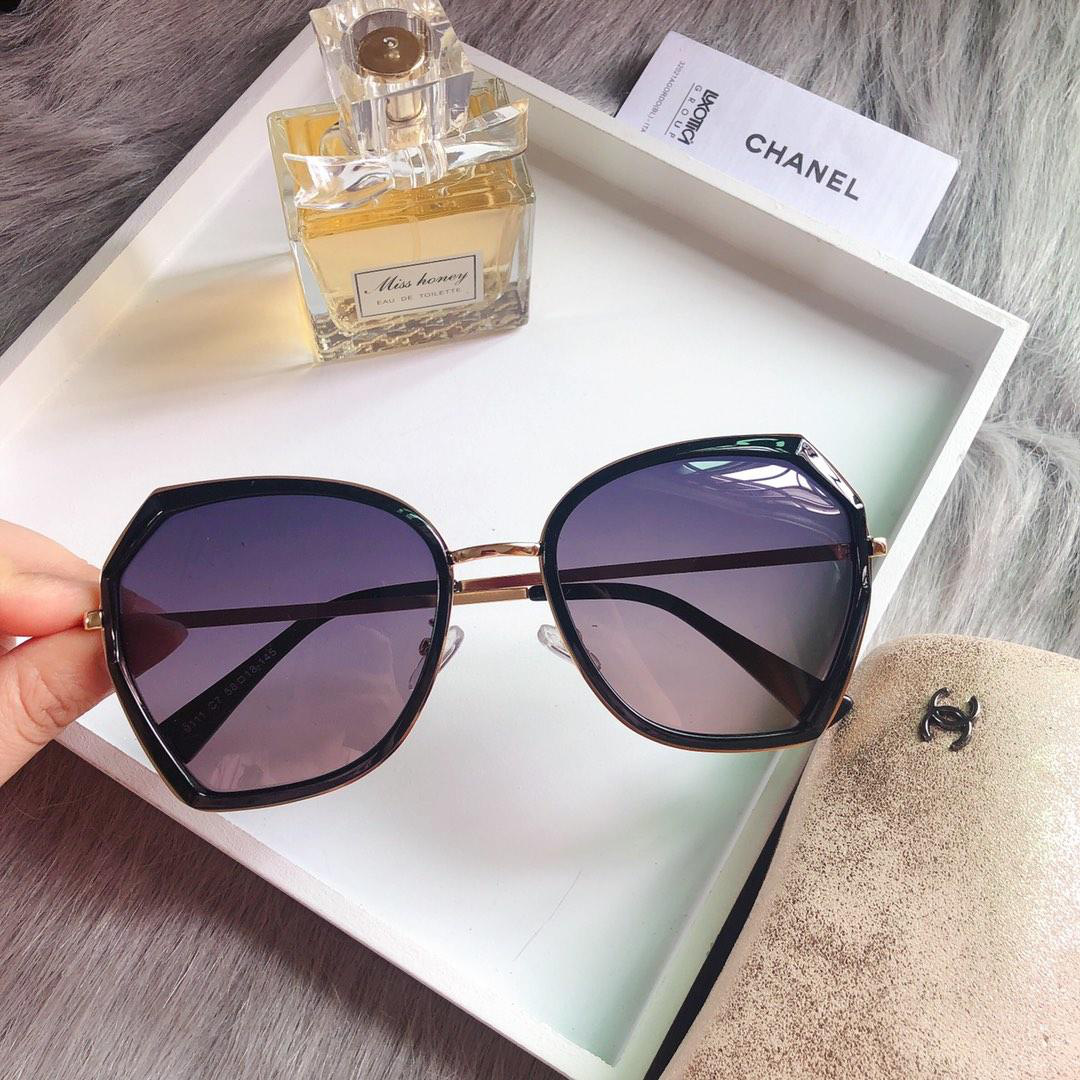 Ch**el sunglasses