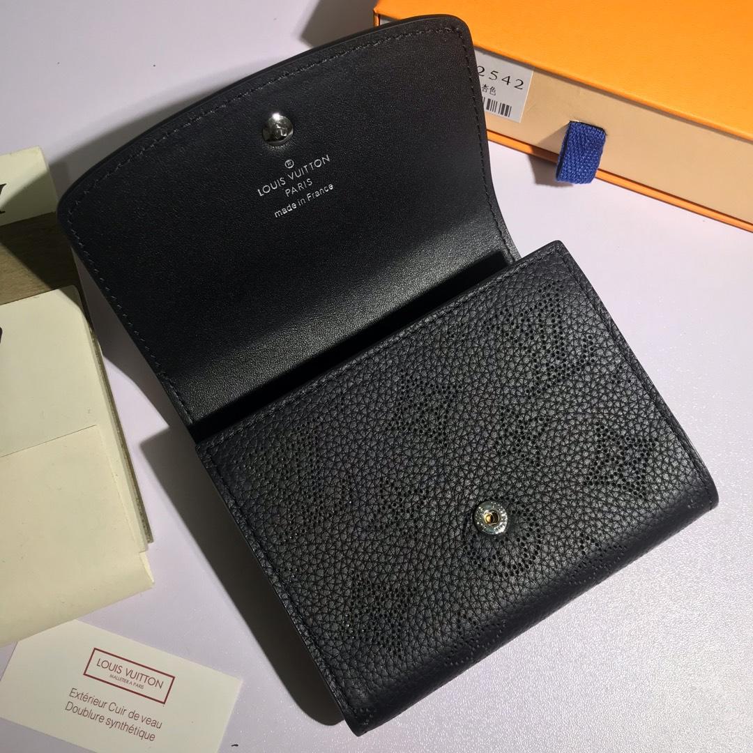 L0vis Vvtt0n Iris Compact Wallet Black Bagsaa
