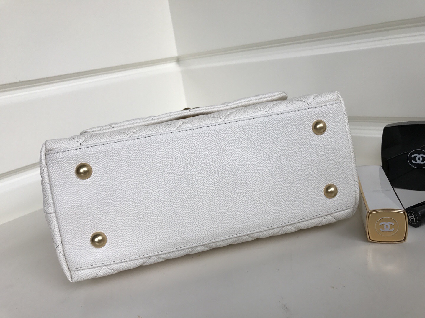 Chenal Coco Handle Gold Caviar White 24 cm