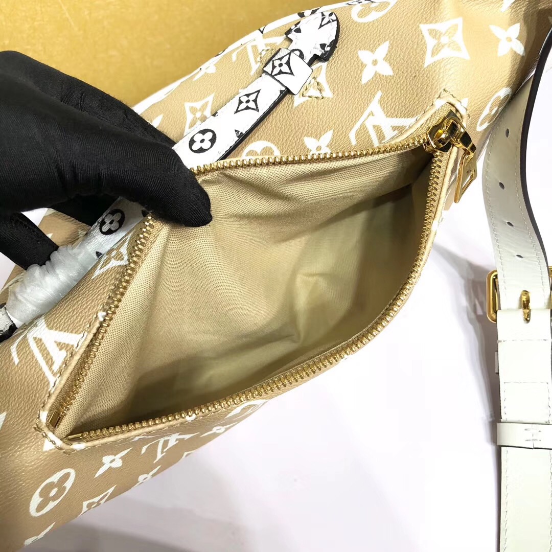 L0vis Vvtt0n Monogram BUMBAG M44611