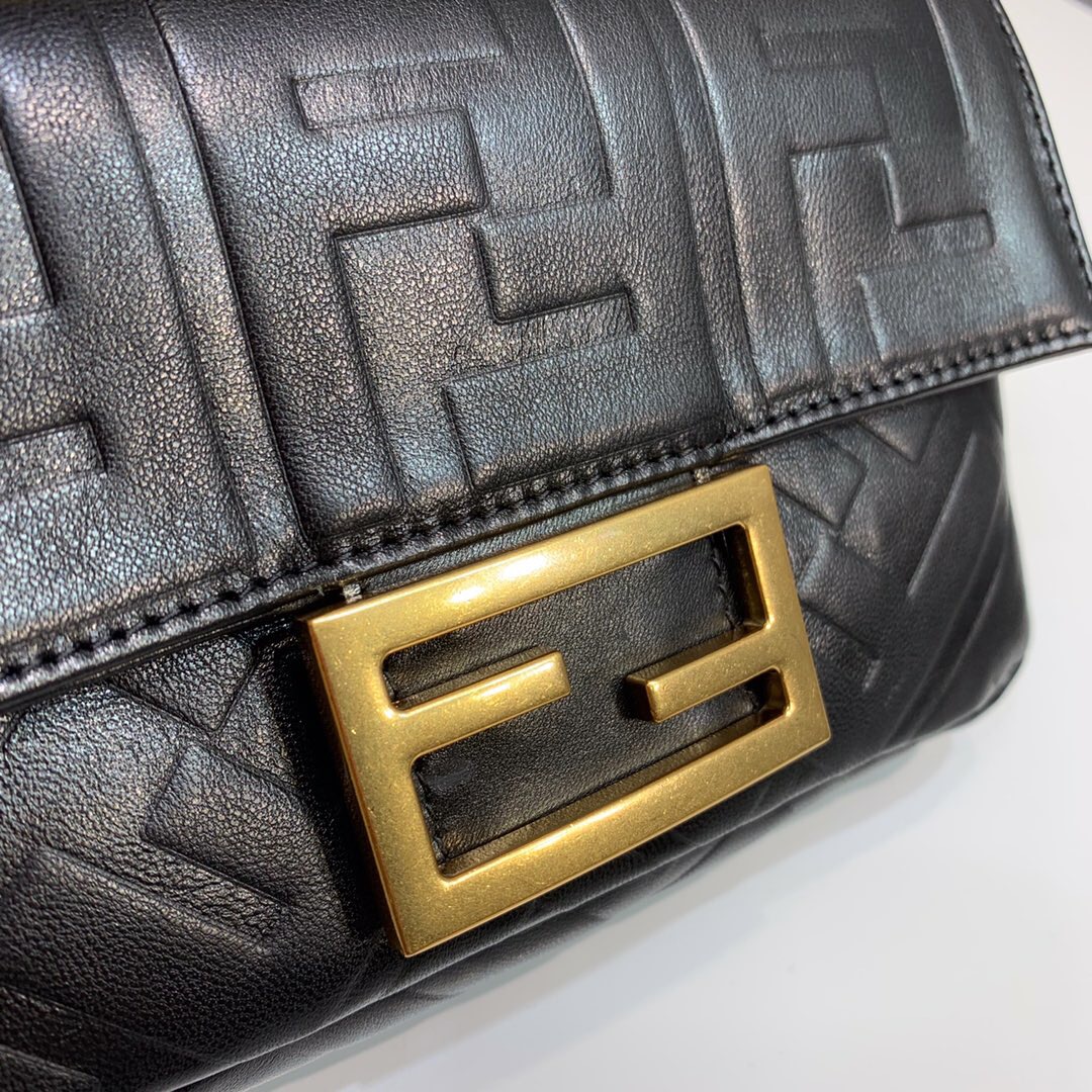 F**di Mini Baguette Black 18cm