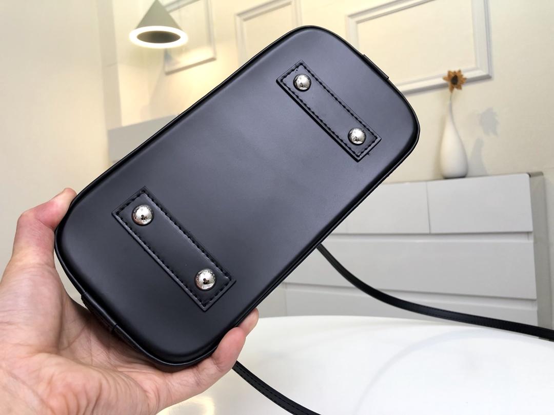 L0vis Vvtt0n Alma BB Bag M51963 Black