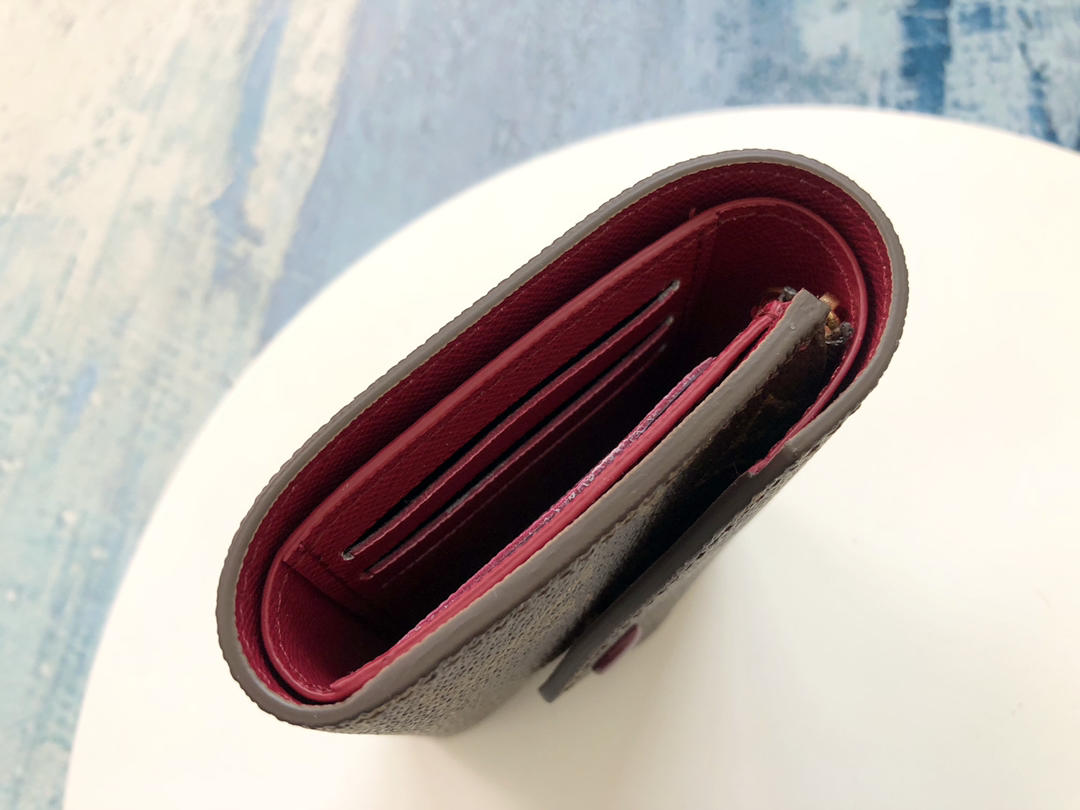 L0vis Vvtt0n WALLET