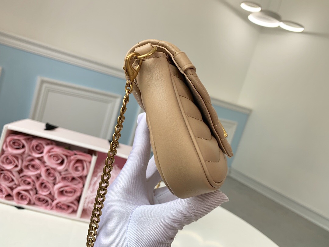 L0vis Vvtt0n NEW WAVE CHAIN POCHETTE M68479 18CM