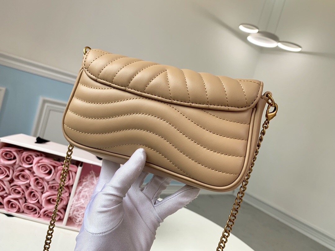 L0vis Vvtt0n NEW WAVE CHAIN POCHETTE M68479 18CM
