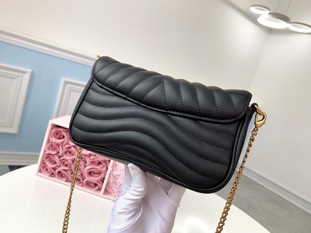L0vis Vvtt0n NEW WAVE CHAIN POCHETTE M63929 18CM