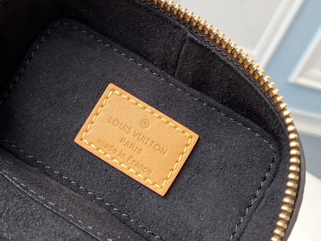 LV Mini chain bucket bag Monogram