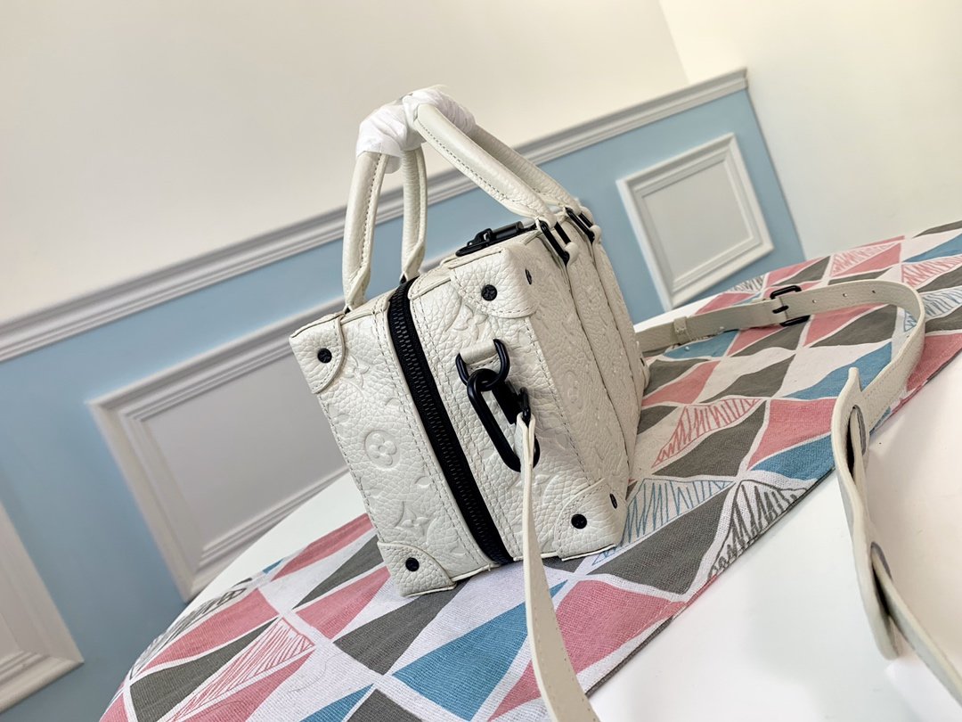 LV M44483 White full leather Runway bags