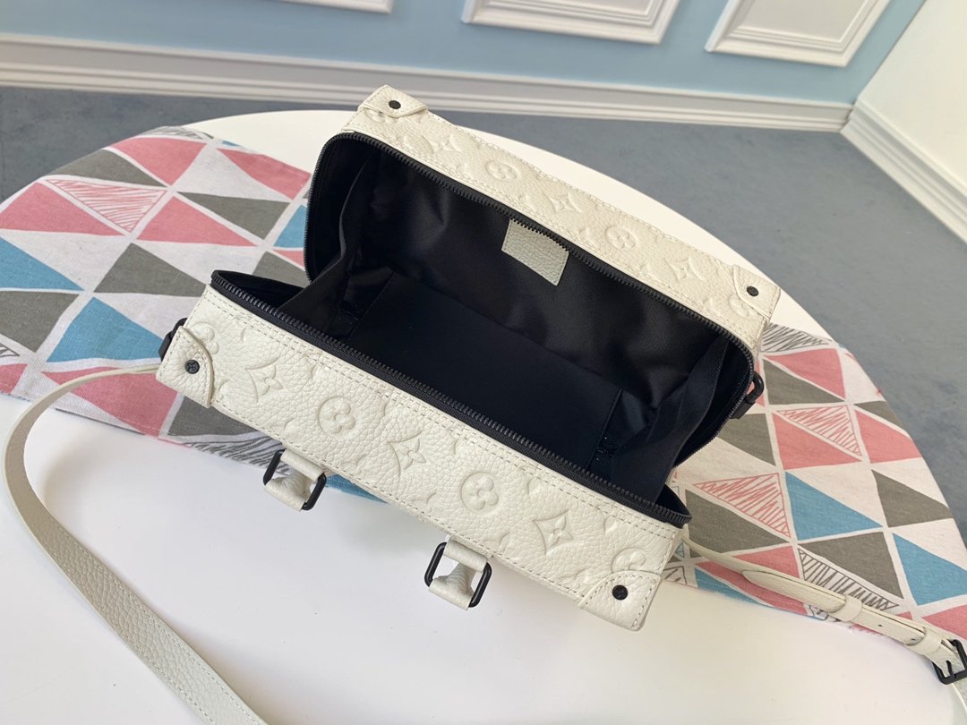 LV M44483 White full leather Runway bags