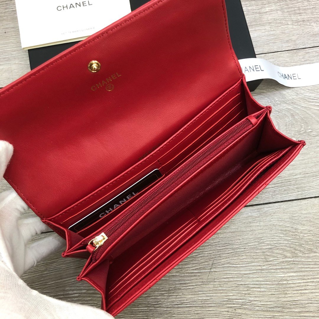 Ch**el Wallet Red