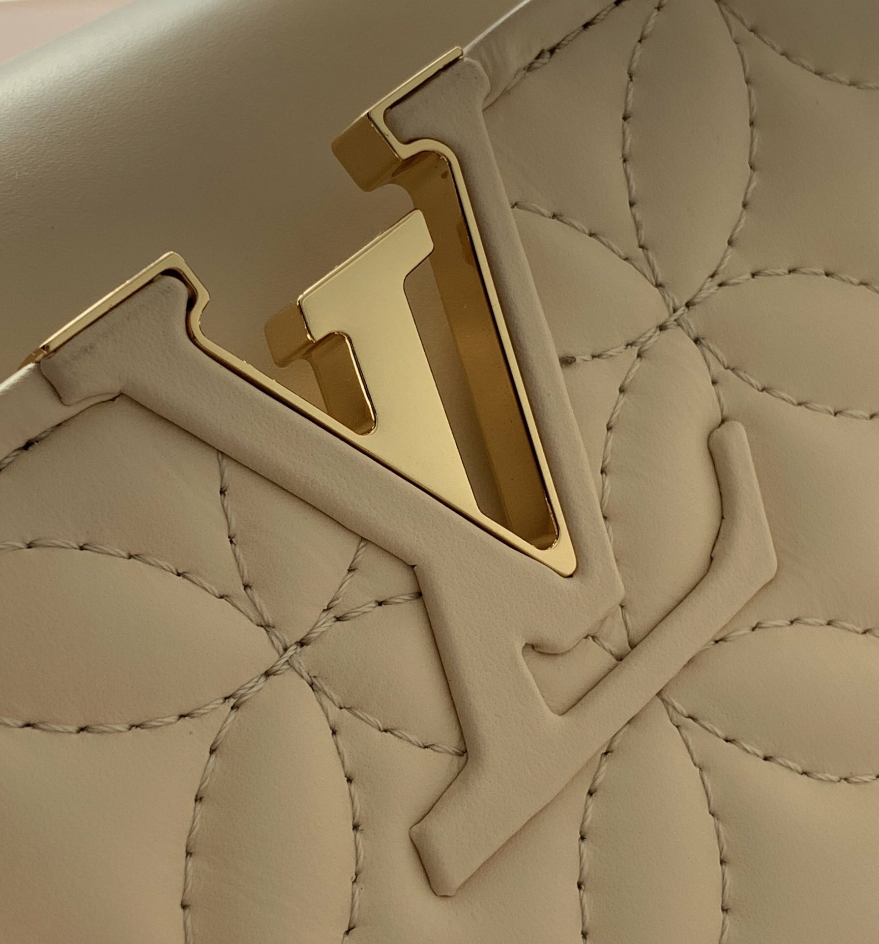LV Capucines Monogram handbag 31CM