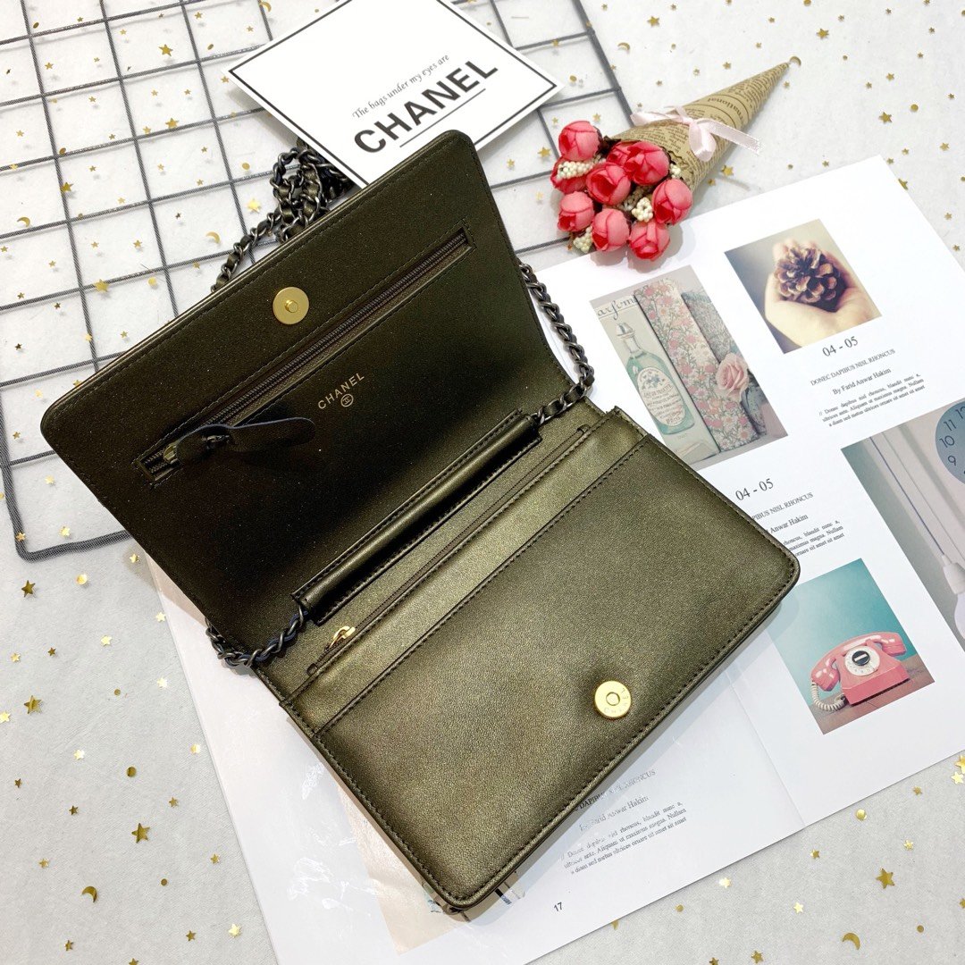 Ch**el Chevron Crinkled Calfskin Gabrielle Woc bag