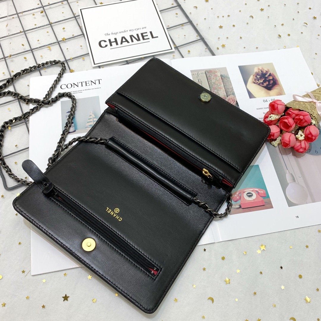 Ch**el Chevron Crinkled Calfskin Gabrielle Woc chain bag black