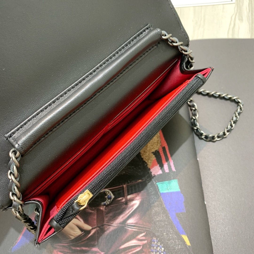 Ch**el Calfskin Gabrielle Woc bag 01